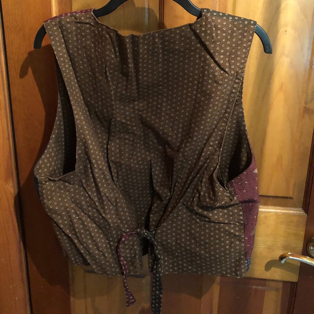 Holiday Vest - Picture 4 of 4